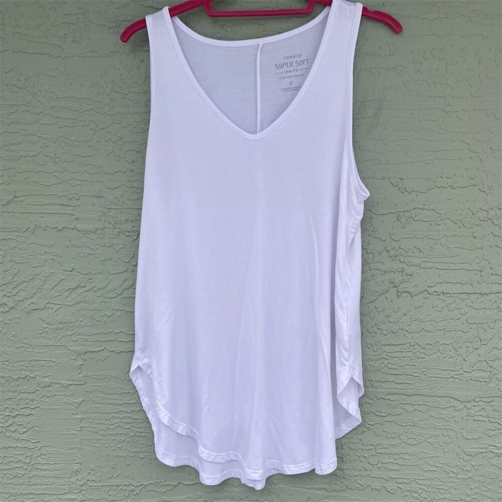 Torrid Women's M White V-Neck Sleeveless Tank Top Soft Stretchy